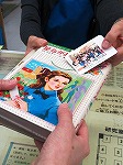 特製しおりプレゼント（天白図書館　開館40周年記念「天白図書館まつり」を行いました）