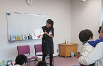 わらべうたの本もありますよ。（山田図書館　「一緒に絵本を楽しもう♪お父さんの読み聞かせ☆」を行いました）