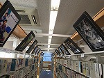 作品の大部分は、日本の小説の棚に展示しました。（山田図書館　「山田高校写真部作品展 in 山田図書館」を行いました）