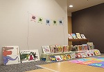 実施の様子（図書館の本が星が丘テラスにお出かけ！「ここにもライブラリー」実施しています！）