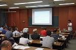 みなさん真剣に聞き入っています（鶴舞中央図書館　講演会「旧尾張藩士が開拓した北海道八雲　～徳川さんと木彫り熊～」を行いました）