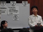 質問も次々と出て、時間が足らないほどでした。（鶴舞中央図書館　「ビブリオバトル　おすすめ本の紹介バトル！」を行いました）