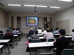 会場全体の様子。（熱田図書館　あつた宮宿会連携食育月間講演「味噌煮込みうどんがまちのためにできること」を行いました）