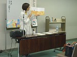 『どんぐりころちゃん』を読み聞かせ（南図書館　講演会「なぜ、子どもに絵本を読むの？」を行いました）