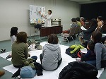 皆さん熱心に聞いてくださいました。（南図書館　講演会「なぜ、子どもに絵本を読むの？」を行いました）