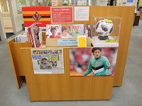 展示の様子（東図書館　「ありがとう　楢崎正剛選手」）