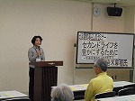 参加者が講師の説明に熱心に耳を傾けています。（北図書館　暮らしのセミナー「セカンドライフを豊かにするために～年金は第2の人生の支え～」を行いました）