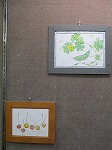 額も手作りです。（千種図書館　「ルリユール作品＆植物画展」）