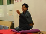 寄席の始まりは落語から。道楽者の若旦那に、ヒヤヒヤ...。（瑞穂図書館　「第二回瑞穂図書館寄席」を行いました）