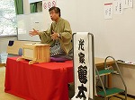 初めて聴く創作落語。お父さんの家族のとぼけた？赤裸々な？様子に、笑ってしまいます。（瑞穂図書館　「第二回瑞穂図書館寄席」を行いました）