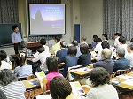 満席の会場（天白図書館　講演会「元プラネタリウム解説員の「星のある風景」を求めて」を行いました）