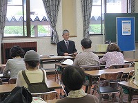 宮田先生のお話に聴き入る聴講者のみなさん（天白図書館　文芸講演会「『銀河鉄道の夜』の彼方へ」を行いました）