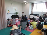 おはなしの世界が静かに広がります。（山田図書館　「耳でたのしむおはなし会　きくきく」を行いました）