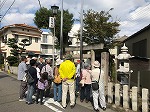 秋葉神社の鳥居は、ミニサイズです。（山田図書館　「平田史跡ウォーク」を行いました）