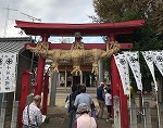 十所神社の太いしめ縄は、地元の方々の手作りです。（山田図書館　「平田史跡ウォーク」を行いました）