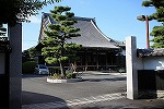 現在の長善寺本堂は江戸末期の建築です。（山田図書館　「まちのたね図書館」に協力しました）