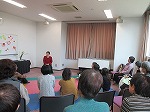 たくさんの方が昔話の世界を味わいました。（山田図書館　大人に贈る「耳でたのしむおはなし会」を行いました）
