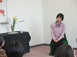 旅立ちの季節にぴったりのお話もありました。（山田図書館　大人に贈る「耳でたのしむおはなし会」を行いました）