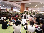 いろんなおもちゃで遊ぼう。（南陽図書館　「みなと子育てミニ広場inイオンモール名古屋茶屋」を行いました）