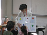 パネルを使って遊びながら学びました。（富田図書館　「図書館で知育教室を体験しよう！」を行いました）