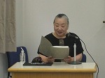 藤内さんが読み始めたところ（志段味図書館　「大人のおはなし会」を行いました）