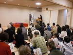 落語の合間には篠笛は笛屋ぺんぺんさんが奏でます。（徳重図書館　「徳重図書館寄席」を行いました）