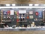 展示の全体の様子（鶴舞中央図書館　「世界のサンタクロース展」）