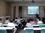 講演会の様子（熱田図書館　「自分の命は自分で守る！ ～ハザードマップの見方を教えます」）