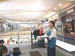 わらべうたの様子(東図書館「出張!赤ちゃんからのおはなし会」)