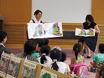 おはなし会の様子（港図書館「みなと図書館世界のあそびば」）"