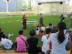 おはなし会の様子（港図書館「みなと図書館ここにもライブラリーinららぽーと」）