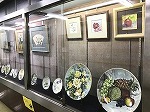 展示の様子（千種図書館「市ノ木慶治没後50年特別作品展」）