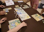 ゲームを楽しむ様子（徳重図書館「図書館でボードゲーム」）"