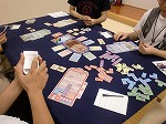 ゲームを楽しむ様子（徳重図書館「図書館でボードゲーム」）"