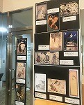 図書館玄関の写真