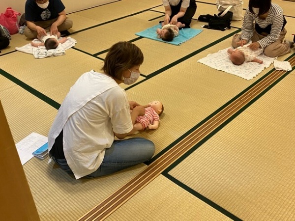 マッサージをしている写真