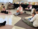 楠図書館「子どもと本の講座－小さい子と楽しむ絵本とあそび－」の写真3