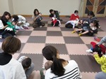 港図書館「親子でわらべうた&絵本」の写真1