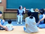 鶴舞中央図書館「親子であそぶわらべうた」の写真1