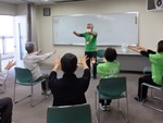 中川図書館「図書館で健康体操!」の写真2