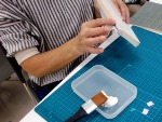 徳重図書館「綿紬を使ったノートを作ろう」の写真1