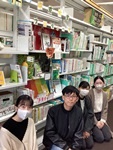 徳重図書館「大学生が選ぶティーンズの棚」の写真1