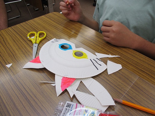 中村図書館「紙皿でハロウィンの仮面をつくろう!」の写真2