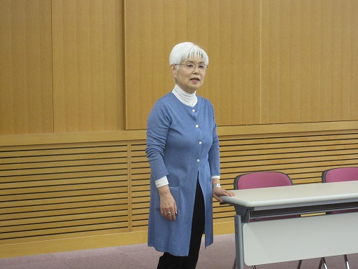 港図書館ワークショップ「一閑張りの小物入れ作り」の写真2