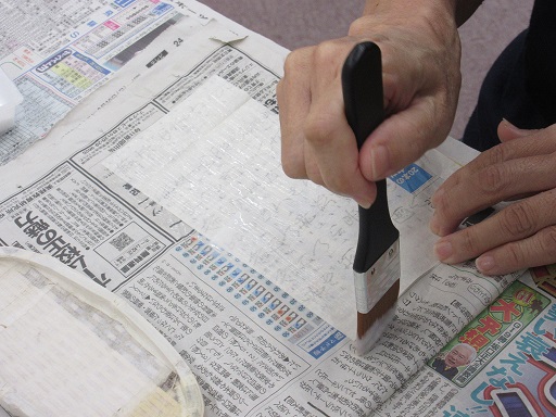 港図書館ワークショップ「一閑張りの小物入れ作り」の写真3