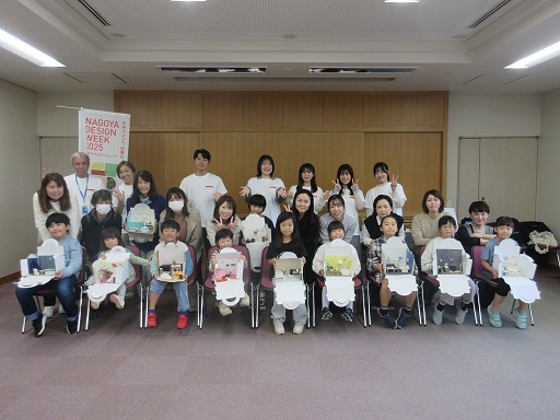 港図書館Let's インテリアワークショップ「ケーキ箱のお部屋づくり」の写真4