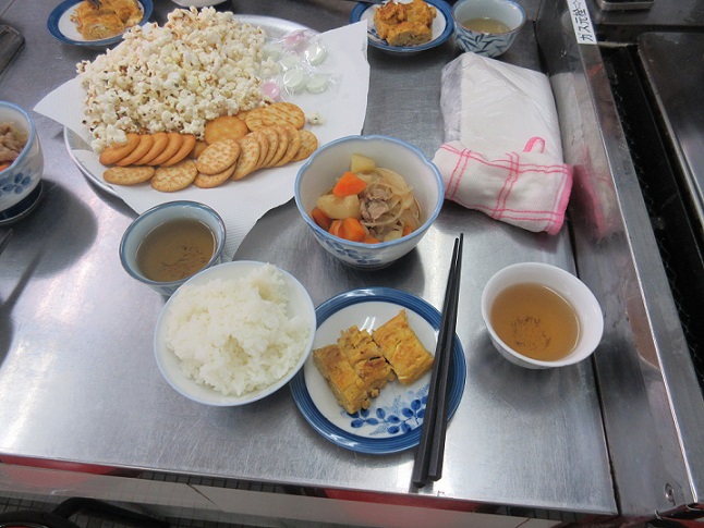 港図書館「みなこやスペシャル～日本の料理を作って！食べて！世界の人と交流しよう！」の写真3