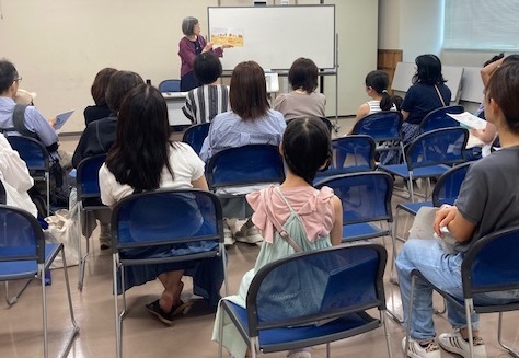 山田図書館「なぜ子どもに絵本を読むの?正高もとこさん講演会」の写真1