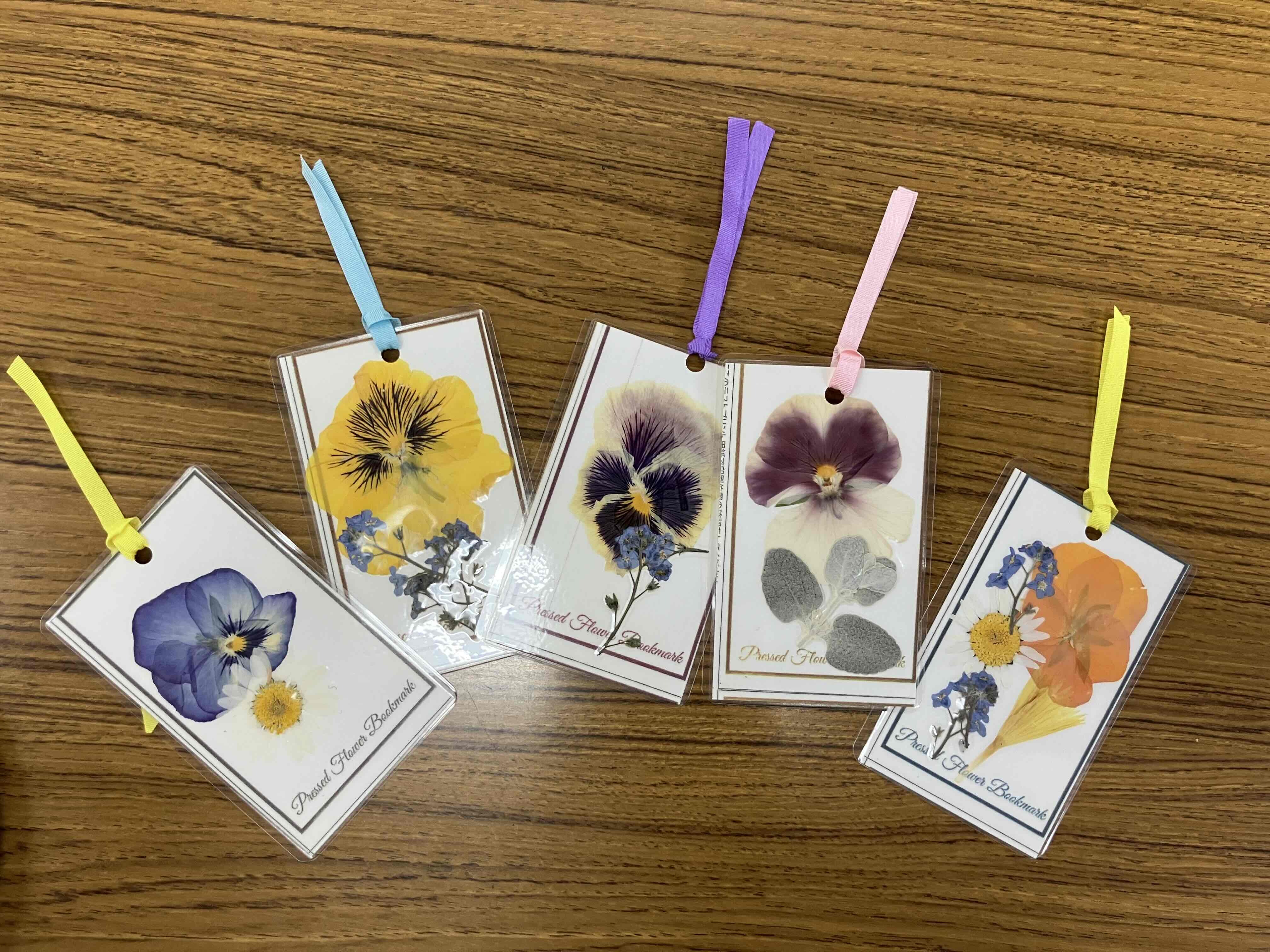 鶴舞中央図書館「押し花のしおりを作ってみよう!」の写真4
