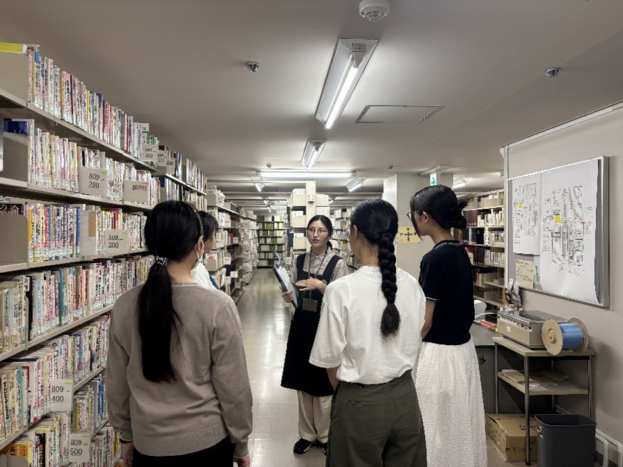 鶴舞中央図書館「中学生・高校生向け　司書のお仕事体験」の写真2